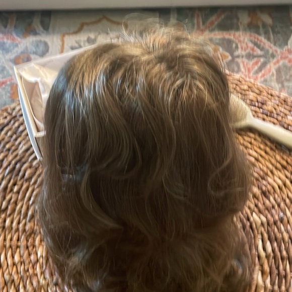 Wigs - Picture 4 of 5